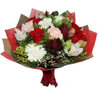 Строгий букет с орхидеей из орхидей, красных роз, розовых гвоздик с доставкой в Екатеринбурге