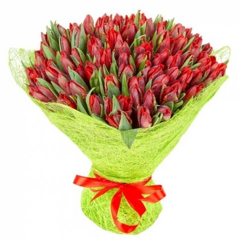 Весенний букет из красных тюльпанов